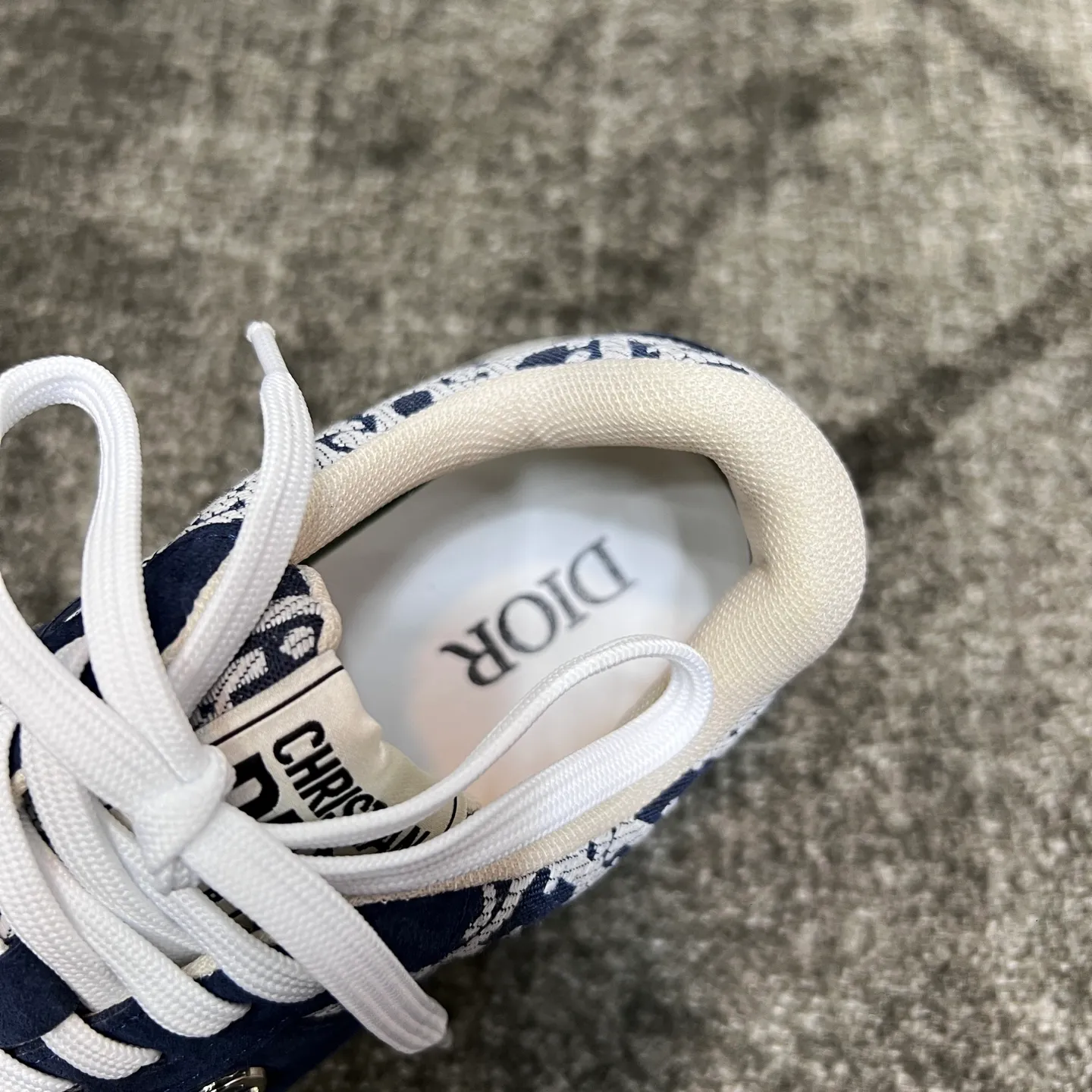 Factory price: 438💰【DIAo·Dior】Original quality.~ Unique modern style sneakers. 🏃A must-have casual shoe for trendy men😍😍 Original brand imported from Italy, imported original leather, sheep lining (refuses to discolor and grind feet) Sole: Original sole provided by the original factory, French lazy style design ⚠️Fit to the feet, original quality, super comfortable original sole. It’s like shooting the real thing 🎬The real thing is better, high-quality sneakers, size: 38-44, custom-made 45